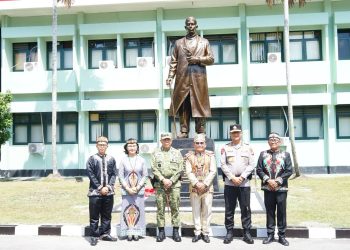 Gubernur Hadiri Peresmian Patung Jenderal Sudirman dan Tambun Bungai di Makodam XXII/Tambun Bungai