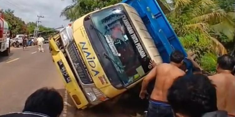 Tragedi di Jalan Tjilik Riwut Kotim, Ibu dan Anak Meregang Nyawa Tertimpa Truk
