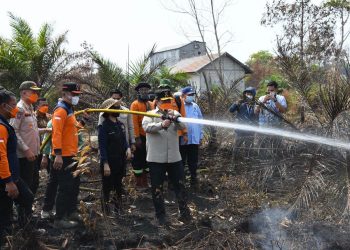 Karhutla Meluas, Wagub Edy Pratowo Turun ke Lapangan Pantau Pemadaman