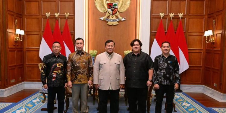 Presiden Prabowo Terima Panglima Jilah, Instruksikan Pembangunan untuk Masyarakat Dayak
