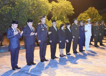 Gubernur Kalteng Hadiri Renungan Suci, Kenang Jasa Pahlawan di TMP Sanaman Lampang