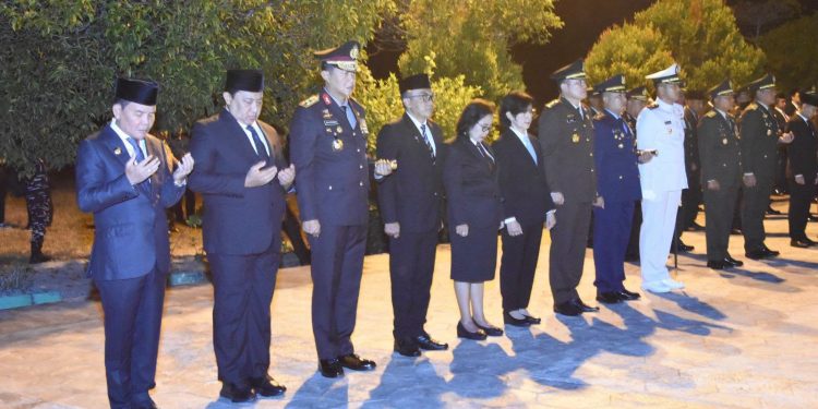 Gubernur Kalteng Hadiri Renungan Suci, Kenang Jasa Pahlawan di TMP Sanaman Lampang