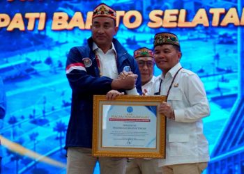 Gubernur Agustiar Terima Penghargaan BNN RI atas Komitmen Perangi Narkoba