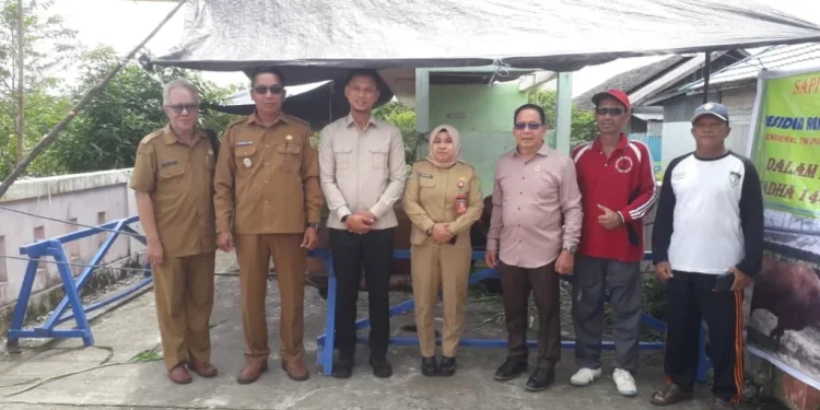 Wakil Ketua II DPRD Kalteng Tinjau Penyaluran Hewan Kurban di Barito Selatan
