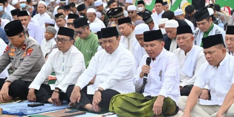 Gubernur Agustiar Bersama Warga Kalteng Gelar Salat Istisqa