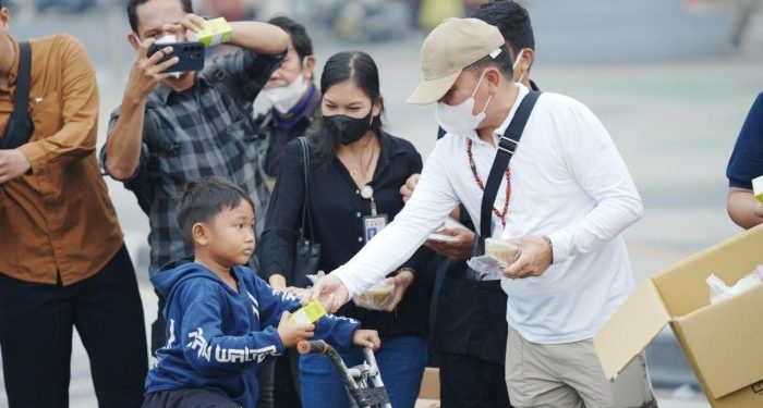 Gubernur Kalteng Bagikan Masker dan Dorong Penguatan Penanganan Dampak Karhutla