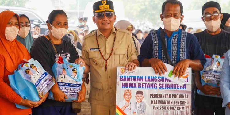 Gubernur Agustiar Turun ke Kalampangan, 300 Paket Sembako dan KHBS Disalurkan
